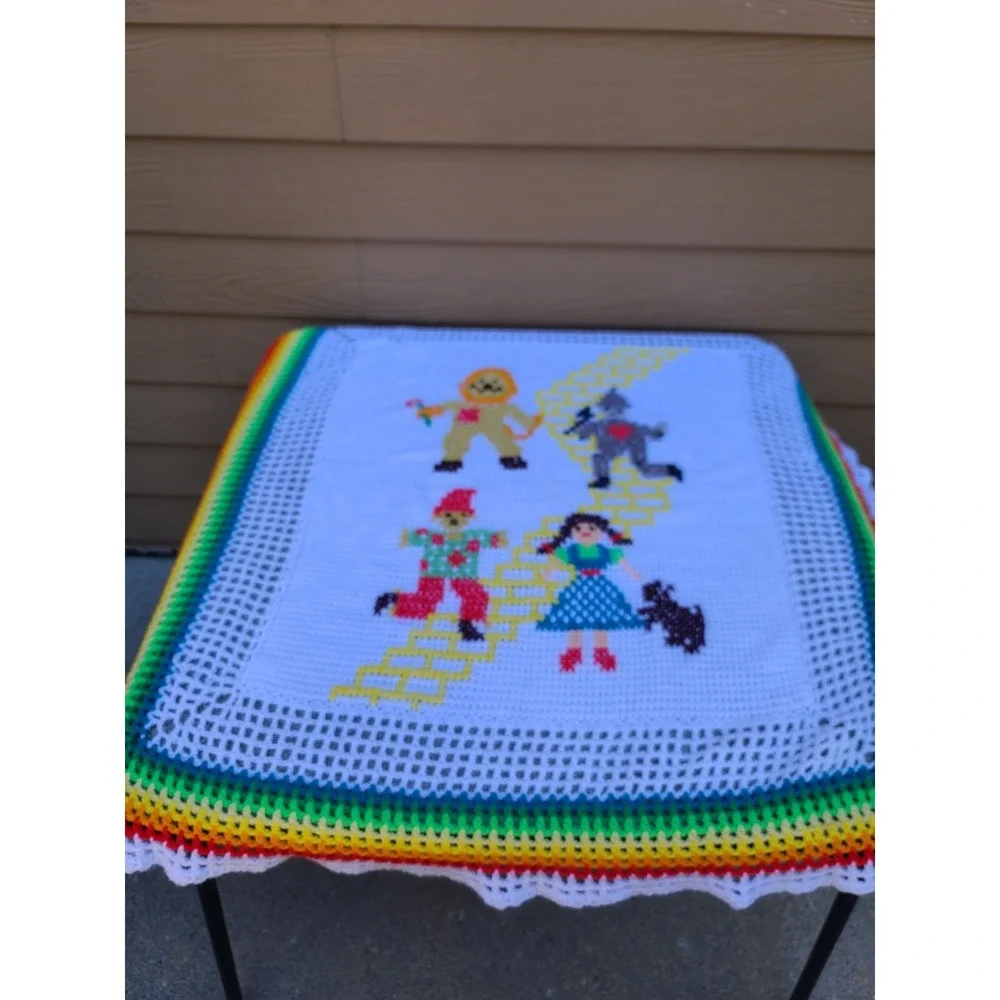 Vintage Wizard Of Oz Crocheted Baby‎ Blanket Wall Hanging Collectible  36x36